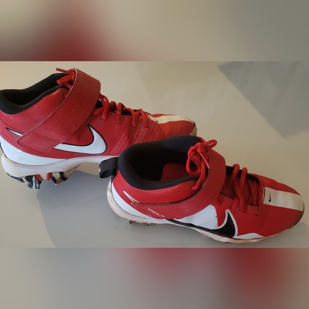 Nike Cleats older boys size 6y